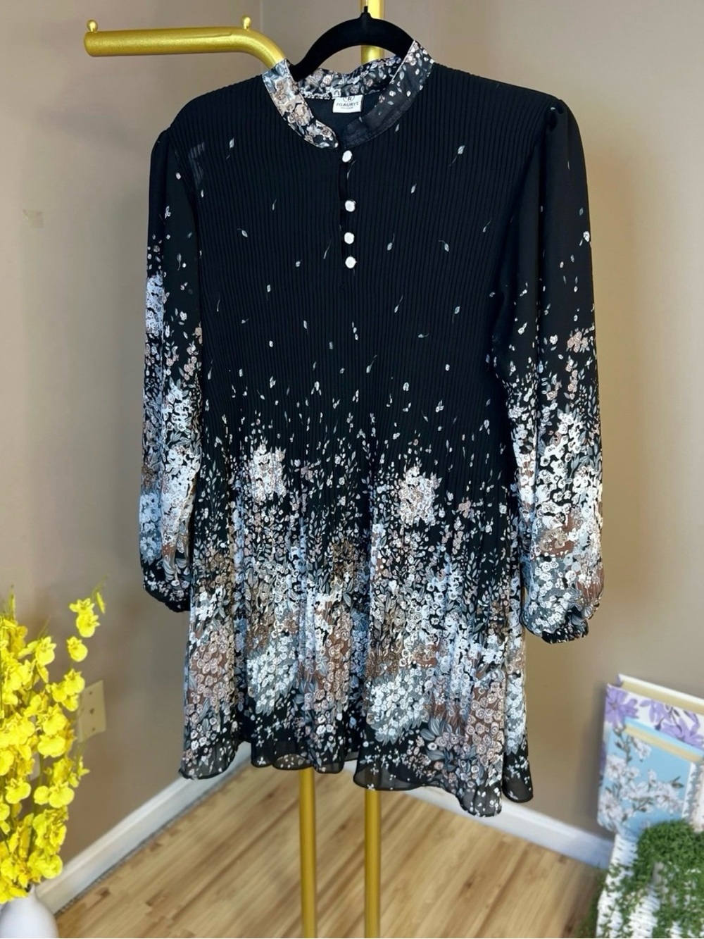 Floral Ombre Long-Sleeve Tunic in Black